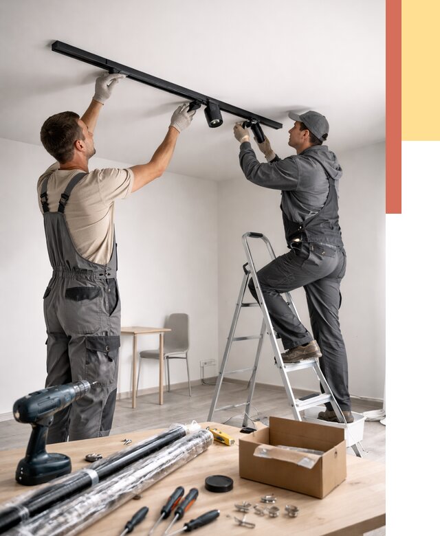 Установка трековых светильников в натяжной потолок в Кронштадте от 4382 руб. | ОТДЕЛОЧНИК-Крн